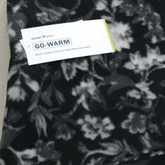 Old Navy Black White Floral Swirl Infinity scarf - Picture 3 of 3